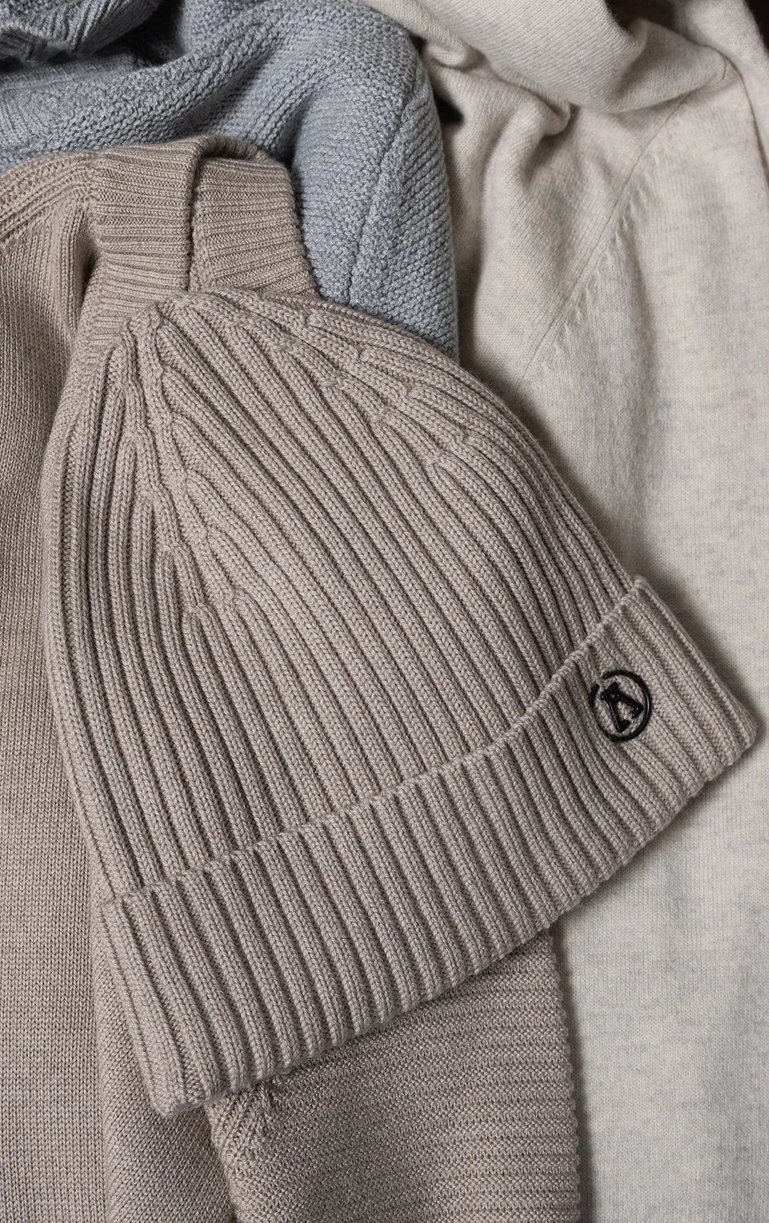 RIB KNIT BEANIE